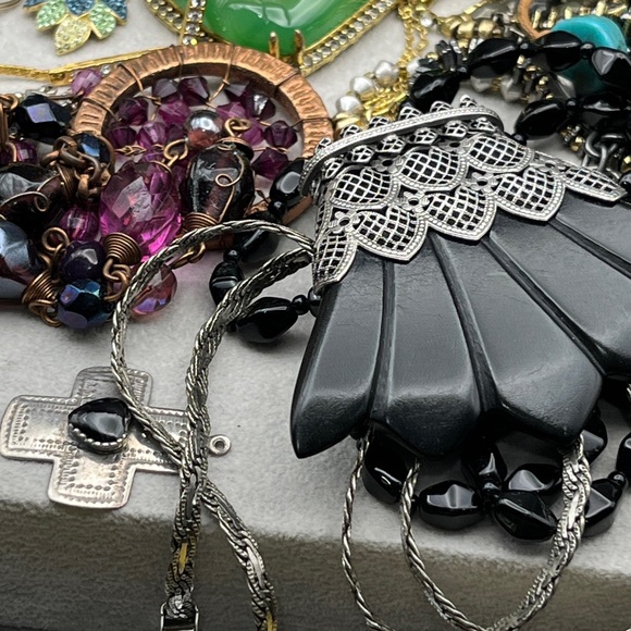 Bundle lot of wearable necklaces and pendants vintage to modern many signed - Picture 8 of 9